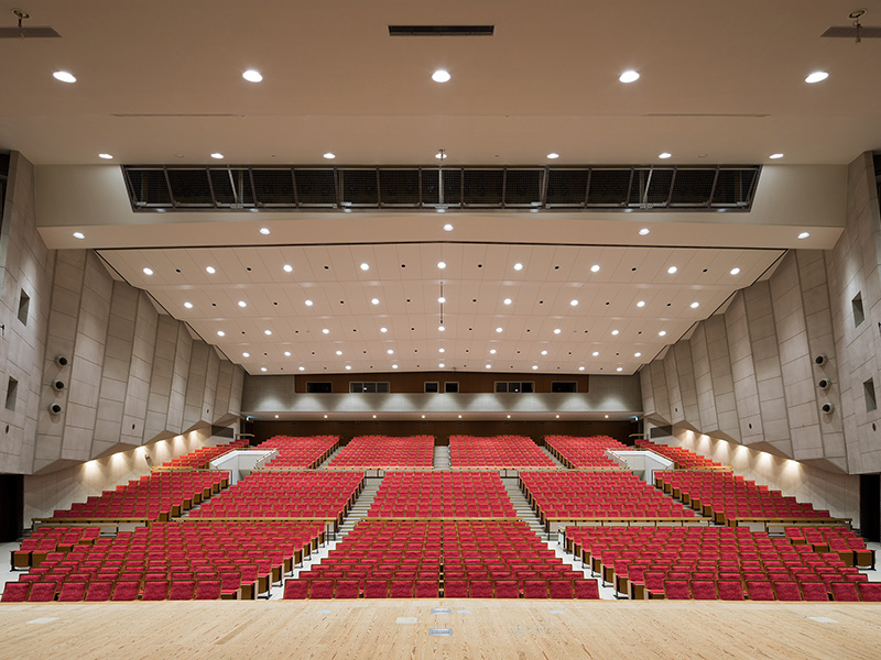 写真：鈴鹿市民会館 吊り天井耐震改修外工事（客席・舞台ほか）